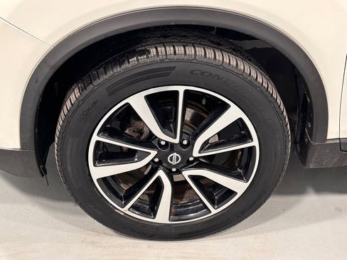 Used 2019 Nissan Rogue SL w/ Premium Package image 30