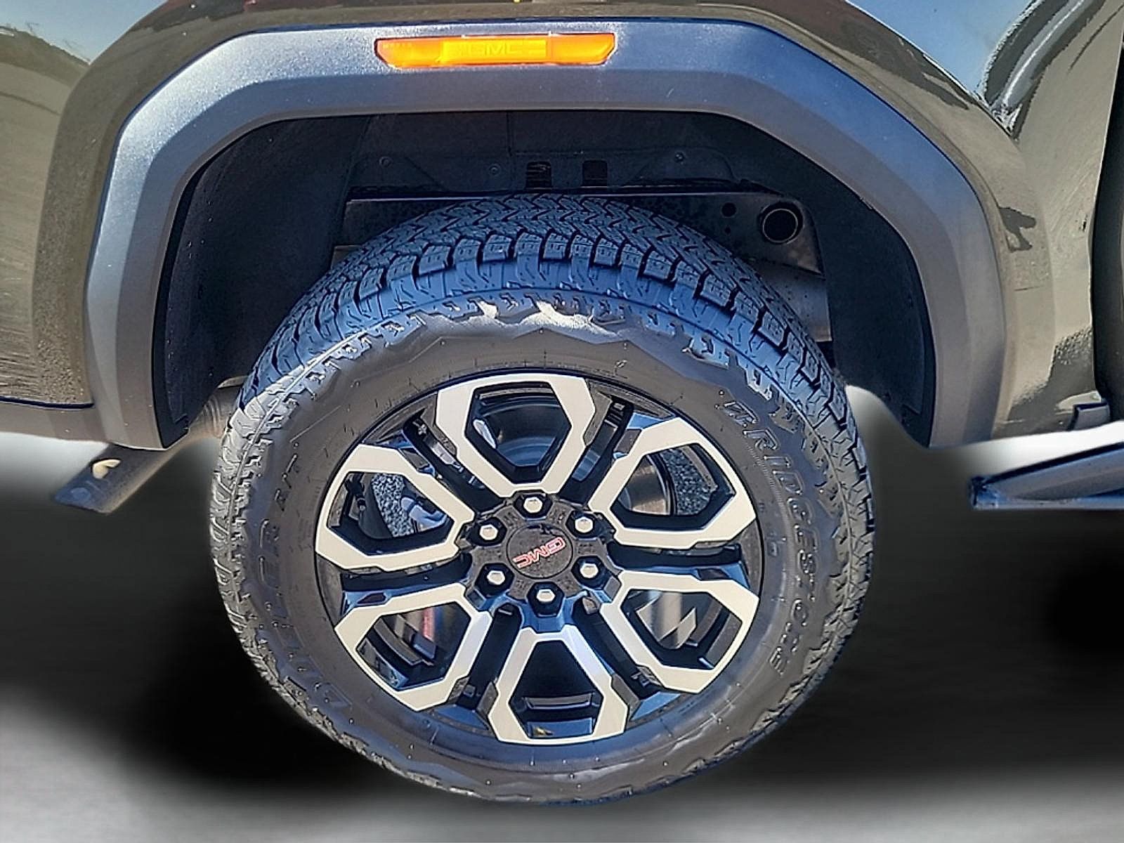 Used 2025 GMC Canyon AT4 w/ Nightfall Edition AWD/4WD image 9