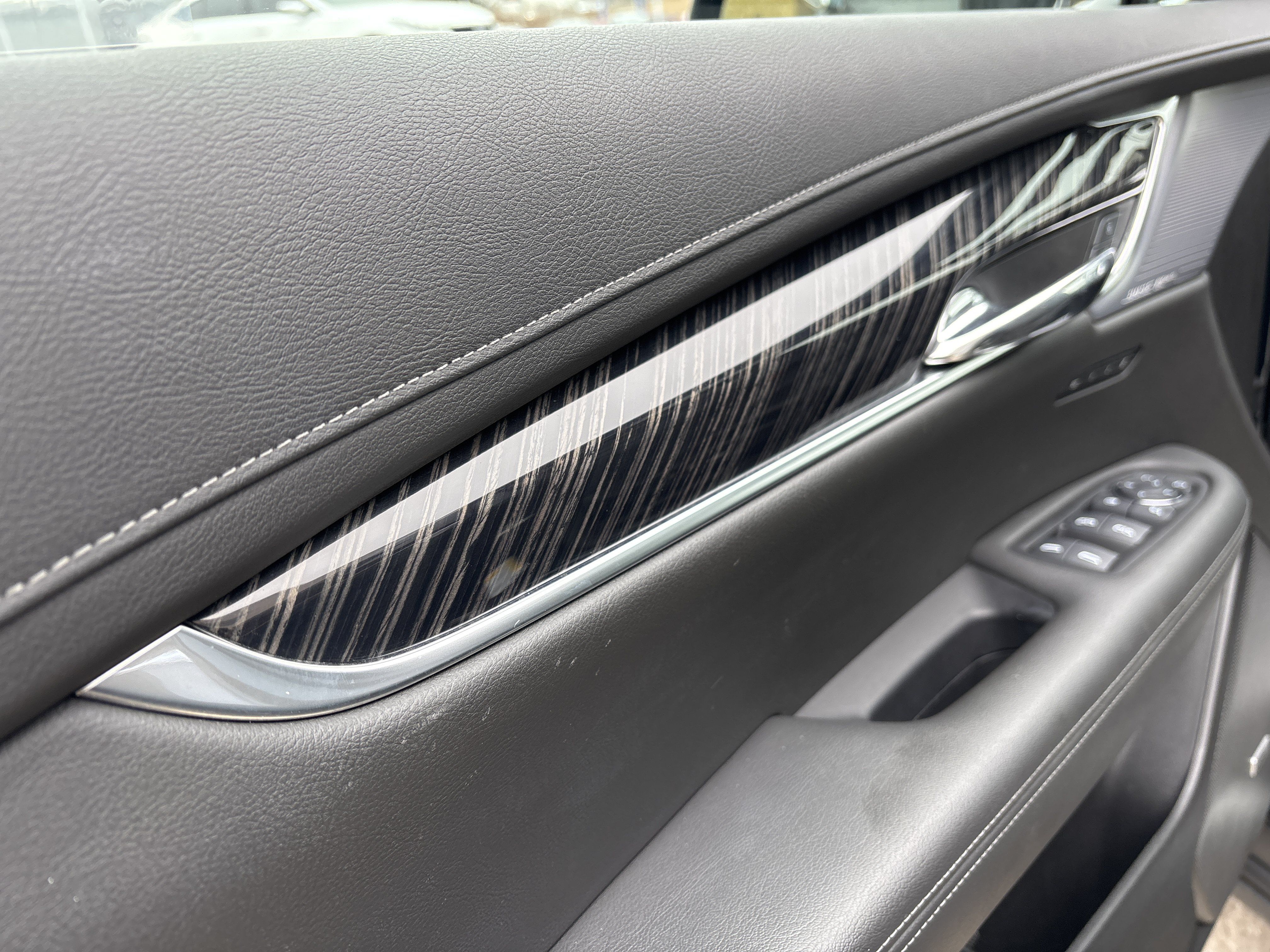 Used 2025 Cadillac XT6 Premium Luxury AWD/4WD image 22