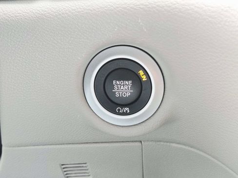 Used 2024 Chrysler Pacifica Touring-L image 33