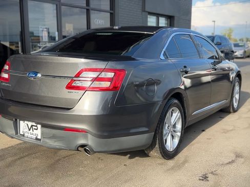 Used 2015 Ford Taurus SE image 4