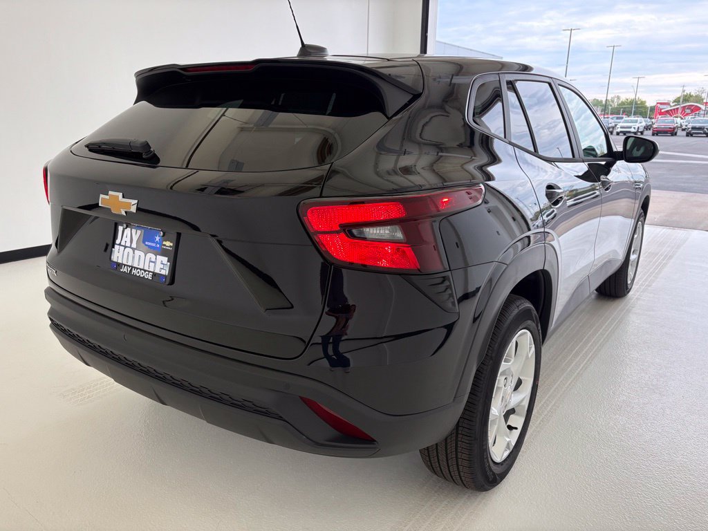 New 2026 Chevrolet Trax LS w/ LS Convenience Package FWD image 20