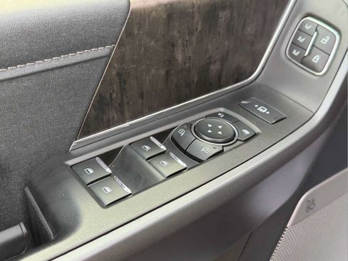 Used 2025 Ford F350 Lariat w/ Lariat Ultimate Package AWD/4WD image 8