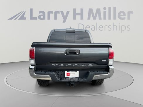 Used 2020 Toyota Tacoma TRD Off-Road AWD/4WD image 4