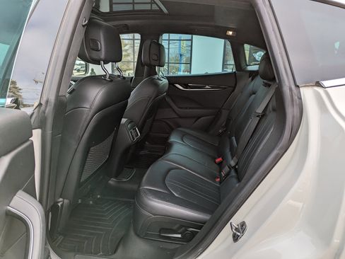 Used 2018 Maserati Levante image 40