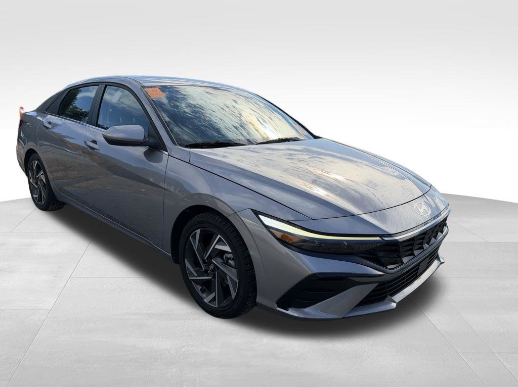 Used 2025 Hyundai Elantra SEL FWD image 12