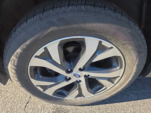 Used 2021 Subaru Outback Limited image 10