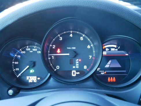 Used 2022 Porsche Macan image 18