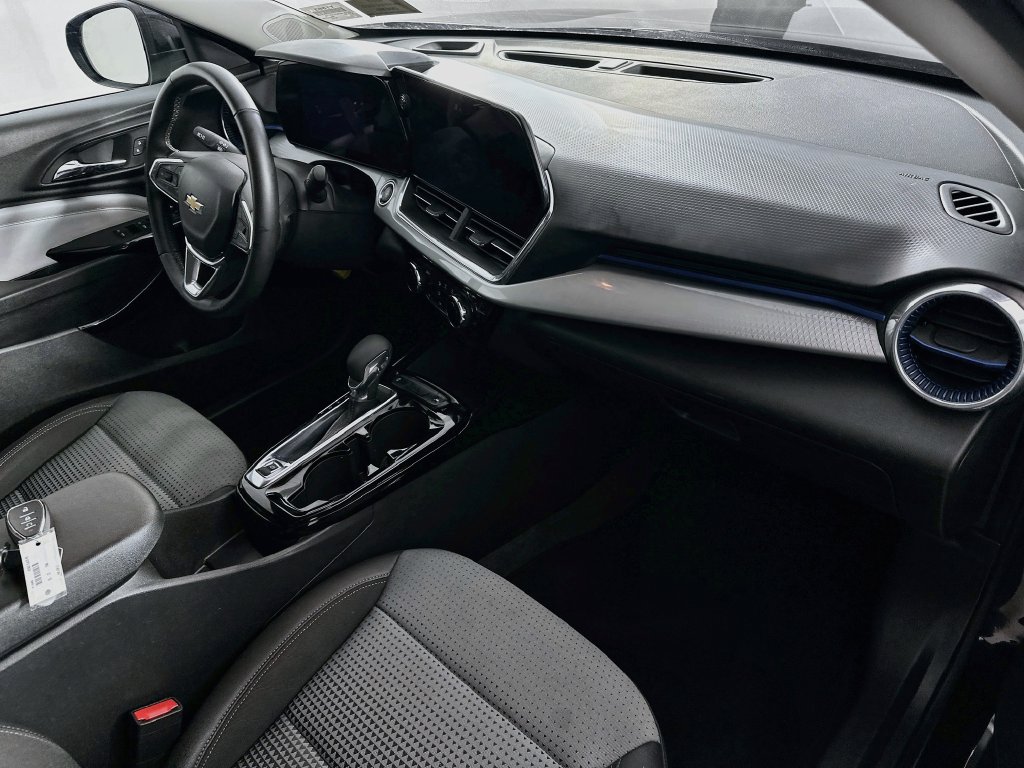 Used 2025 Chevrolet Trax LT w/ LT Convenience Package FWD image 30