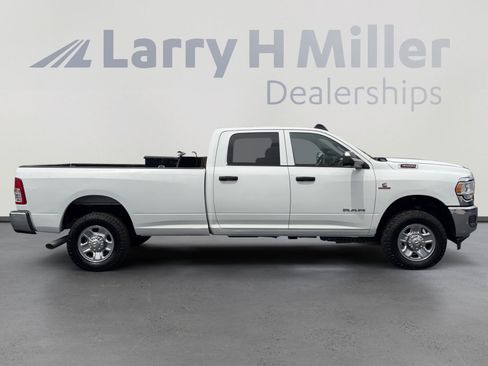 Used 2022 RAM 3500 Tradesman w/ Chrome Appearance Group AWD/4WD image 6