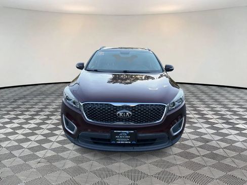 Used 2018 Kia Sorento FWD image 2