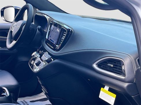 New 2026 Chrysler Pacifica Select image 38