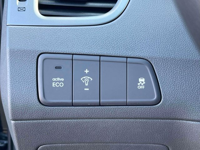 Used 2014 Hyundai Elantra SE w/ Option Group 02 FWD image 18
