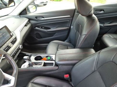Used 2024 Nissan Altima 2.5 SR FWD image 16