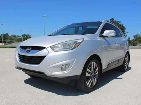 Used 2015 Hyundai Tucson Limited w/ Option Group 03 FWD image 3