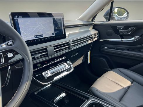 Used 2024 Lincoln Corsair AWD w/ Equipment Group 101A image 13