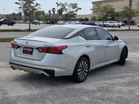 Used 2023 Nissan Altima 2.5 SV w/ SV Premium Package FWD image 5