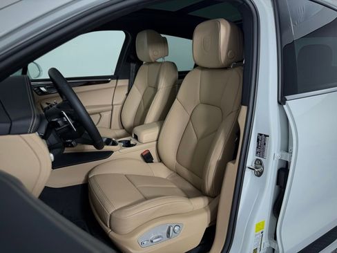 New 2026 Porsche Macan AWD/4WD image 5