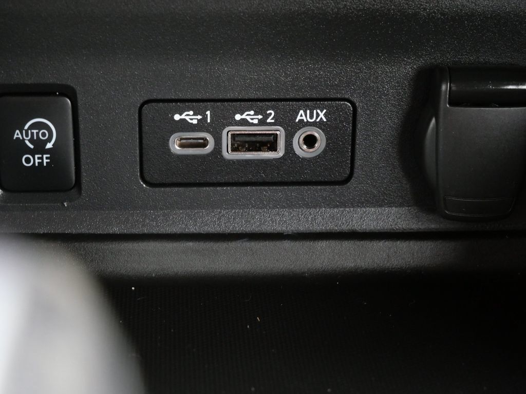 Used 2025 Nissan Sentra SR FWD image 28