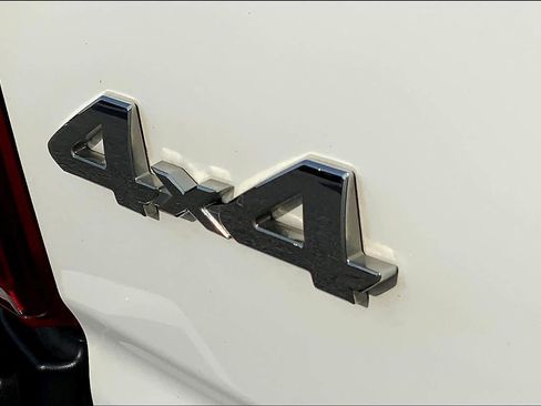 Used 2022 Toyota Tacoma SR image 9