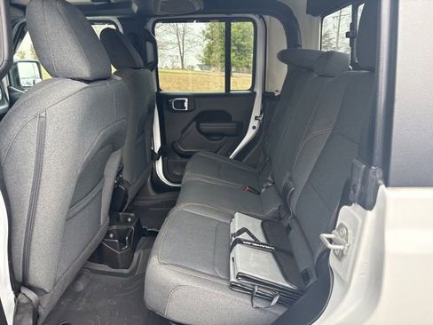 Used 2024 Jeep Gladiator Sport image 8