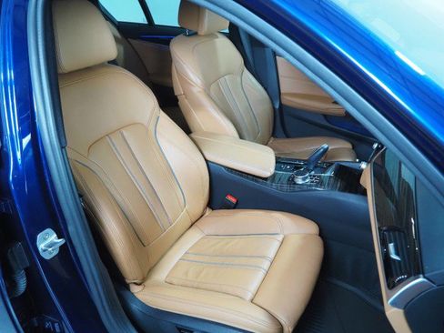 Used 2019 BMW 540i image 2