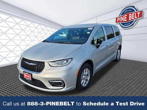 New 2026 Chrysler Pacifica Select image 1