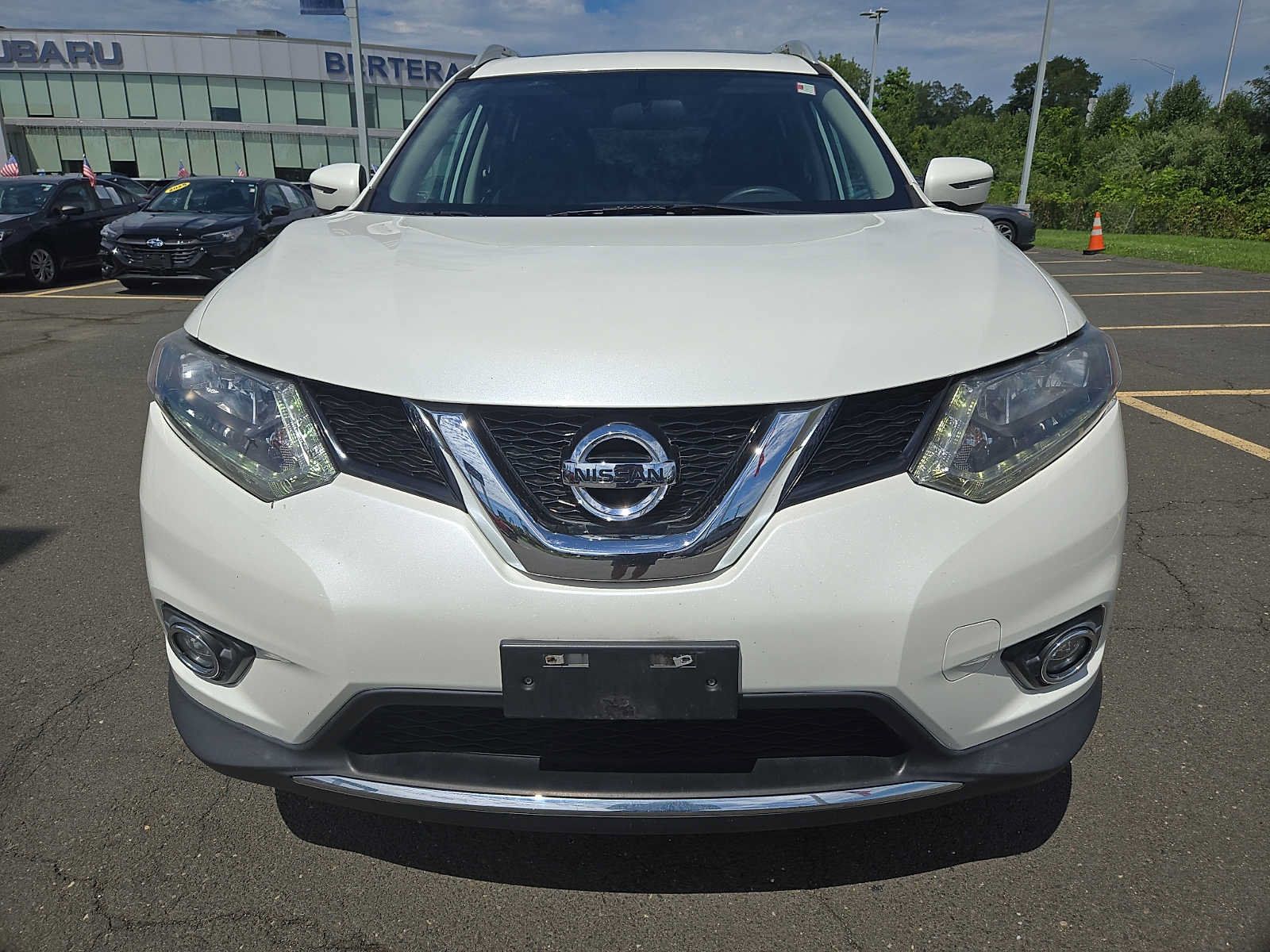 Used 2016 Nissan Rogue SV w/ SV Moonroof Package AWD/4WD image 2