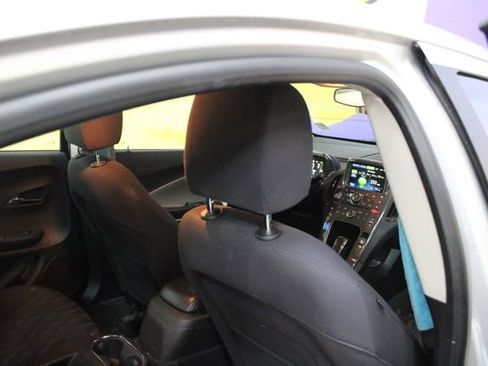 Used 2015 Chevrolet Volt FWD image 10