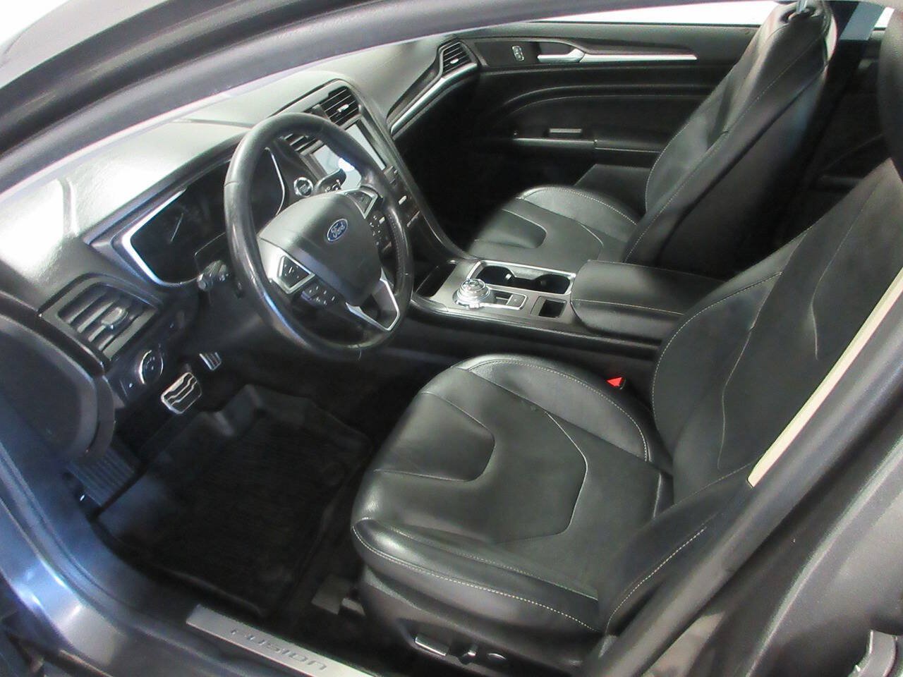 Used 2017 Ford Fusion Titanium AWD/4WD image 7
