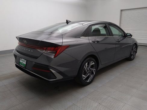 Used 2025 Hyundai Elantra SEL FWD image 9
