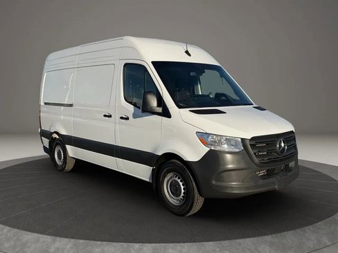 Used 2025 Mercedes-Benz Sprinter 2500 image 8