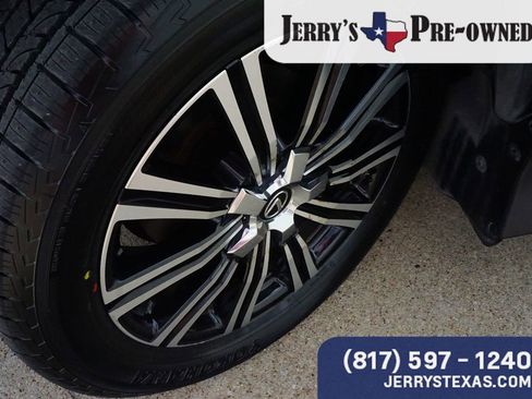 Used 2020 Lexus LX 570 4WD w/ 3rd Row & Luxury Pkg image 9