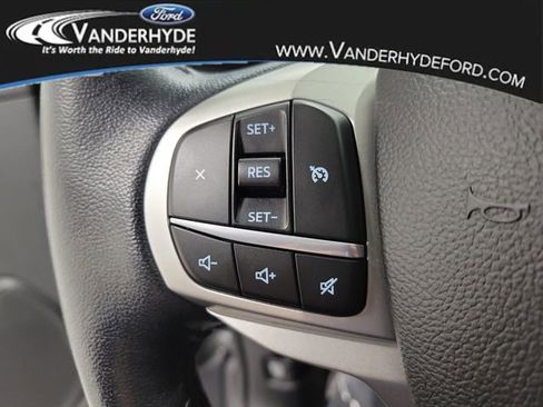 Used 2022 Ford Explorer XLT image 24