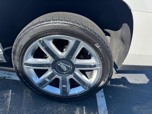 Used 2019 Cadillac Escalade ESV Luxury AWD/4WD image 7