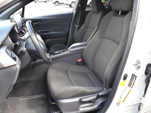 Used 2019 Toyota C-HR XLE FWD image 12