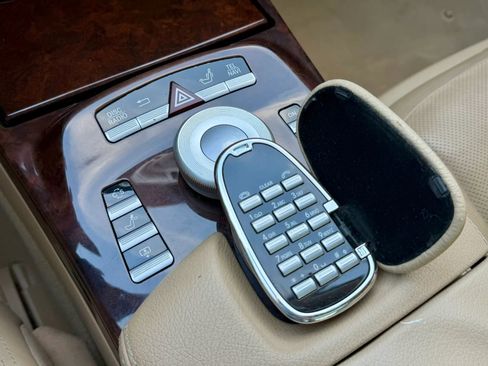 Used 2010 Mercedes-Benz S 550 4MATIC image 28