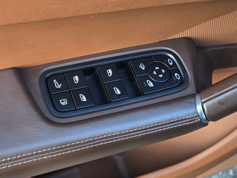 Used 2023 Porsche Cayenne Platinum Edition w/ Premium Package Plus (PIA) image 15