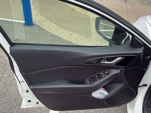 Used 2016 MAZDA MAZDA3 i Sport FWD image 14