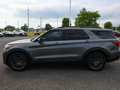 Certified 2025 Ford Explorer ST w/ Sun And Sound Package AWD/4WD image 8
