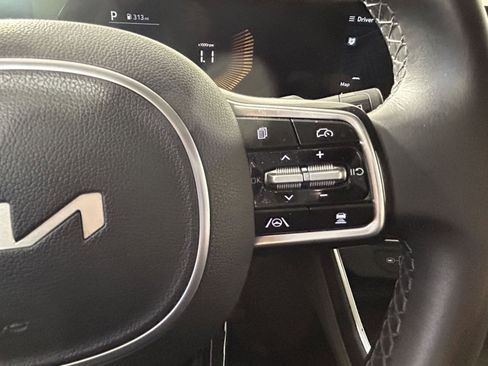 Certified 2025 Kia Carnival image 23