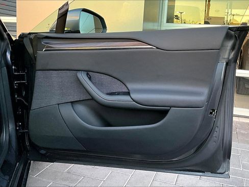 Used 2021 Tesla Model S Plaid image 24