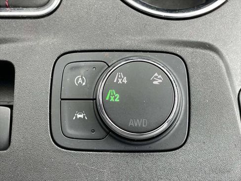 Used 2023 Chevrolet Traverse RS image 31