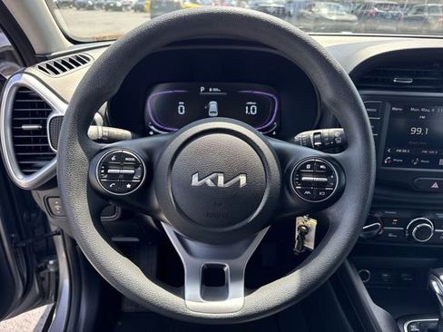 Used 2025 Kia Soul LX w/ LX Technology Package FWD image 16