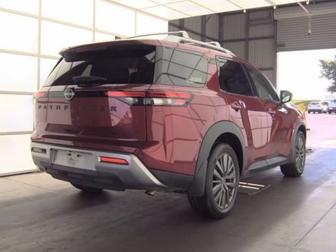 Used 2024 Nissan Pathfinder SL w/ SL Premium Package FWD image 3
