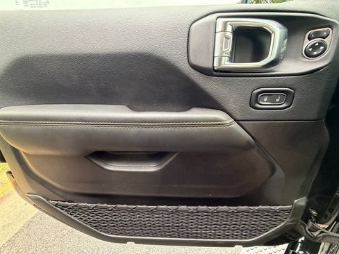 Certified 2025 Jeep Wrangler Unlimited Sahara AWD/4WD image 31