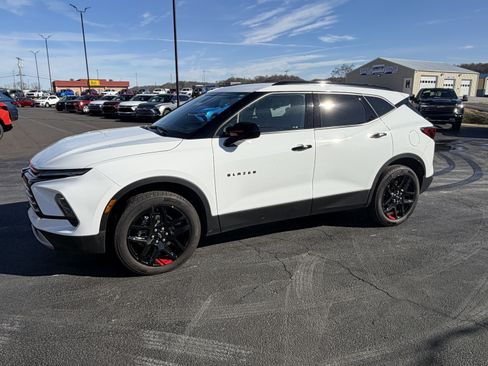 Used 2023 Chevrolet Blazer LT w/ Convenience Package image 2