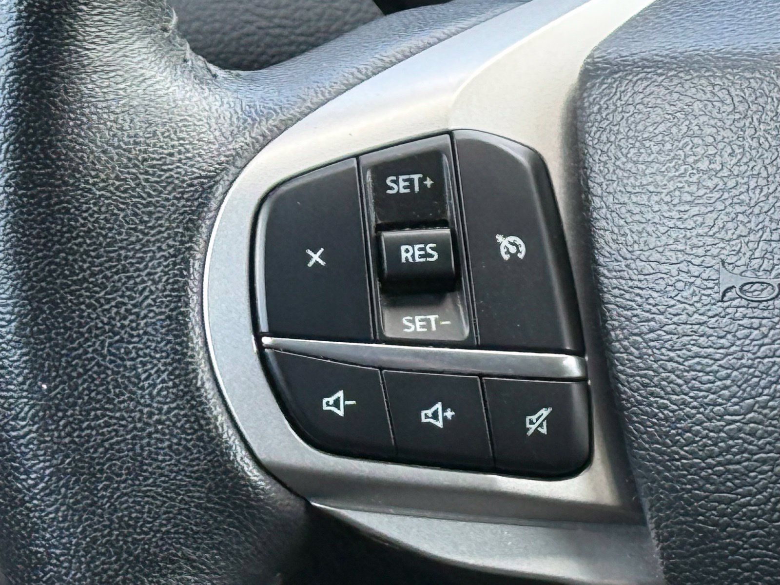 Used 2024 Ford Explorer XLT w/ Class IV Trailer Tow Package AWD/4WD image 29