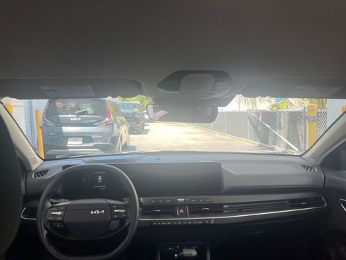 Used 2025 Kia K4 LXS image 32