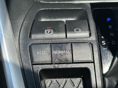 Certified 2022 Toyota RAV4 XLE FWD image 26